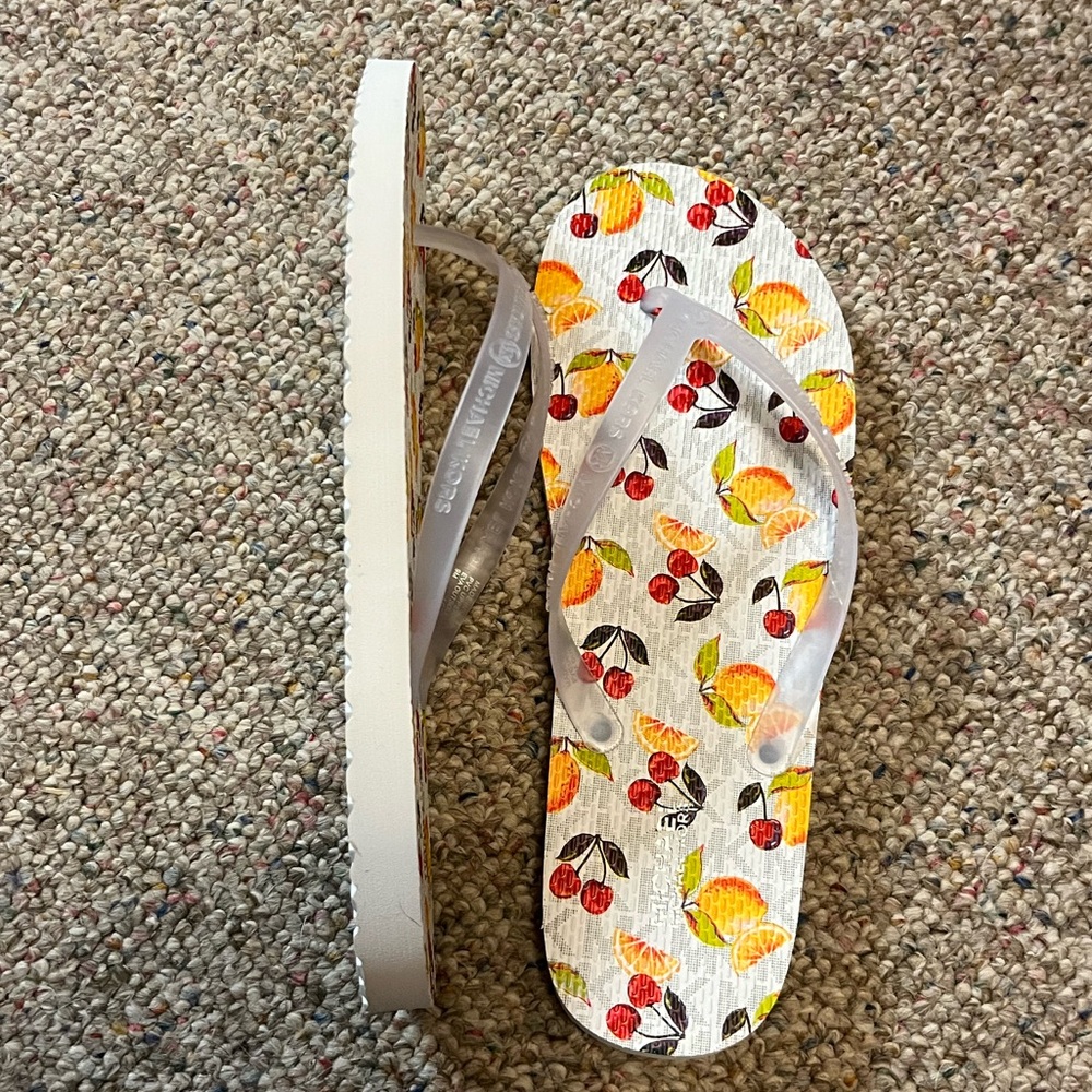 🆕 MICHAEL Michael Kors Cherry Lemon MK Charm Flip Flops - Picture 6 of 11